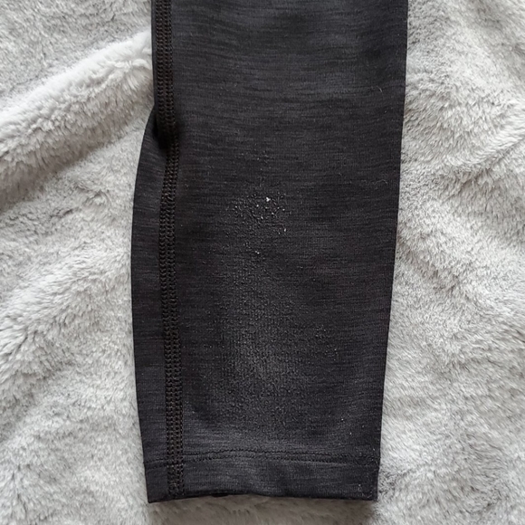 Under Armour Leggings. (A) - Picture 4 of 5